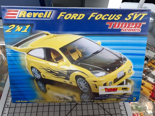 Revell 1/25 Ford Focus SVT 2 N 1 Model Kit 