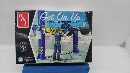 amt-get-on-up-2-post-hydraulic-lift-model-kit-1-25-double-play-hobby